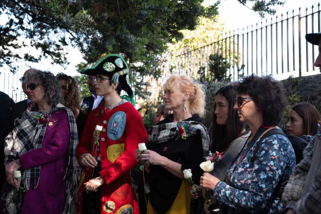 Singing the White Rose at the English Cemetery, real del Monte