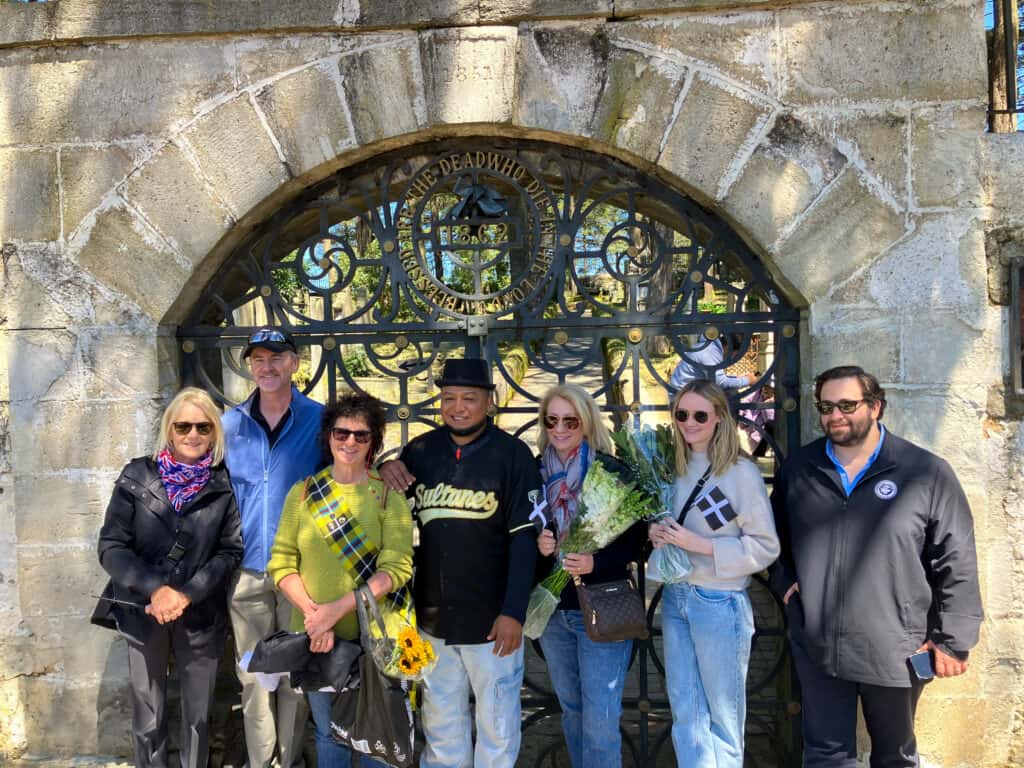 Pengelly descendants visiting the English Cemetery, Real del Monte